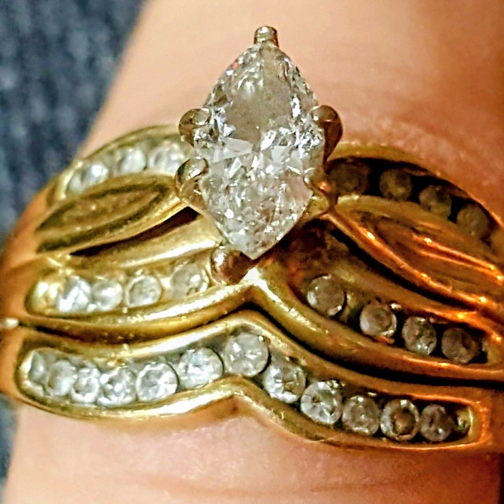 Wedding Ring Set - Diamonds And Yellow Gold